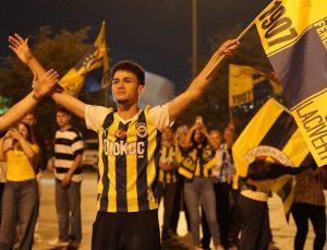 Düzce Sarı-Laciverte Büründü: Aziz Yıldırım Coşkusu Meydanlara Taştı