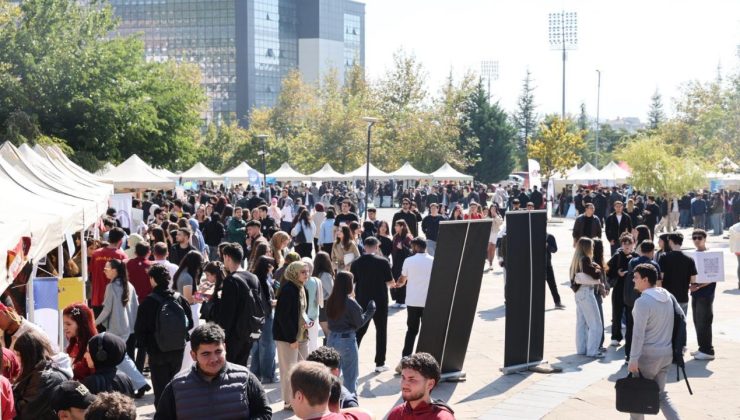 Düzce Üniversitesi Yeni Öğrencilerini Kampüste Karşıladı
